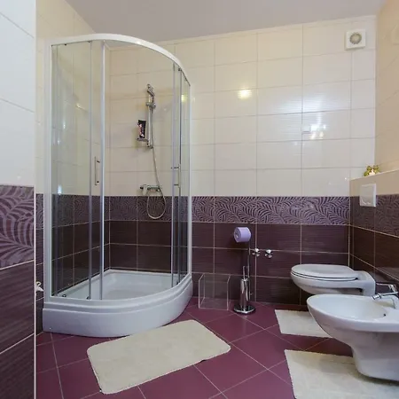 Sunrise App アパート トロギール